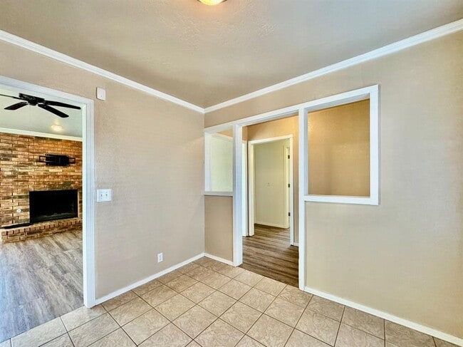 Building Photo - 2200 W Rockypoint Dr