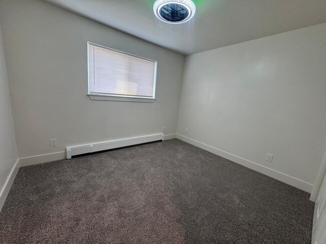 Building Photo - 210 W 1100 N