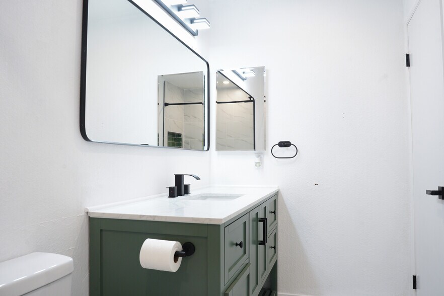 Master Bath - 3641 Clayton Rd