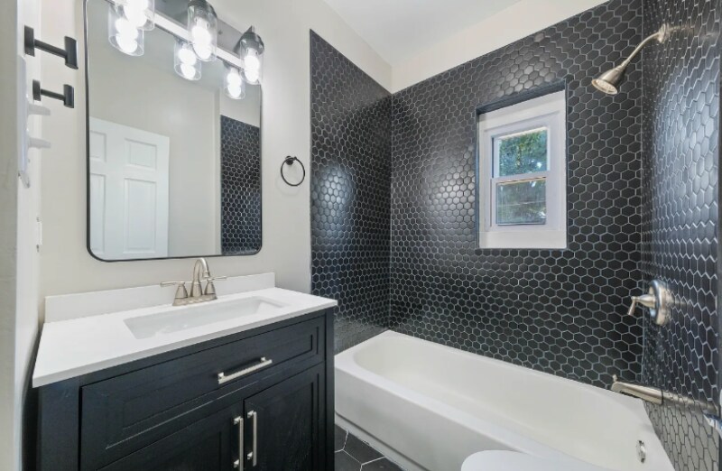 Building Photo - 3325 Itaska St