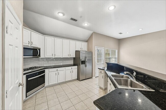 Building Photo - 5 Paddock Pines Pl