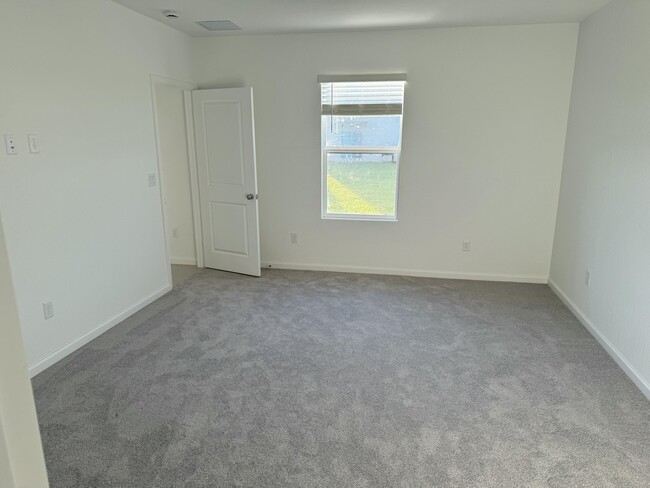 Building Photo - 673 Carlyle Wy