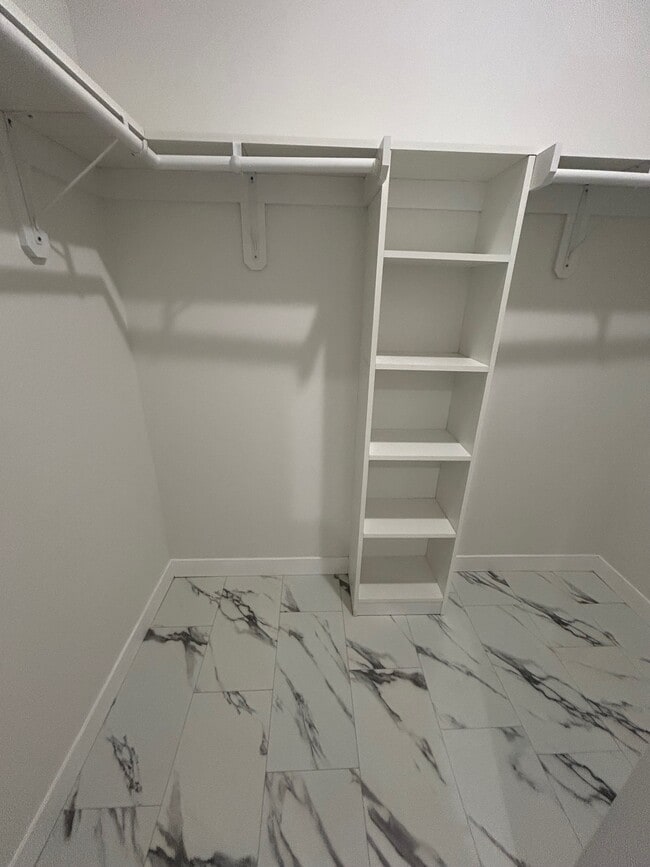 Building Photo - 585 Panich St