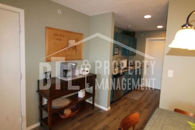 Building Photo - Beautiful Furnished 3 Bedroom Condo!