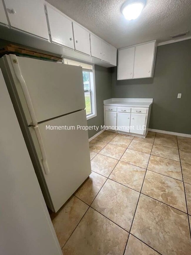Building Photo - 1124 N Brunnell Pkwy