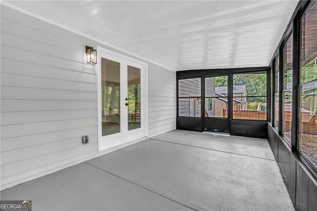 Building Photo - 5303 Kemper Pl