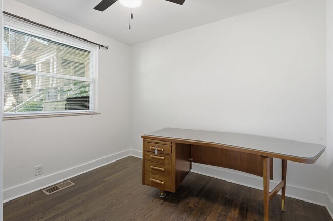 Building Photo - 1147 Cahal Ave