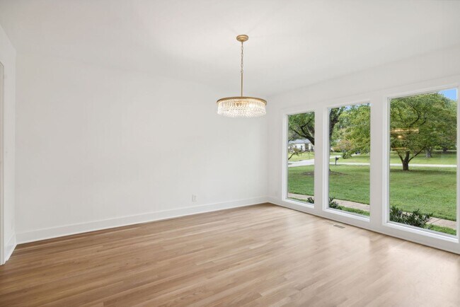 Building Photo - Completely renovated ranch 4BR/4BA ranch h...