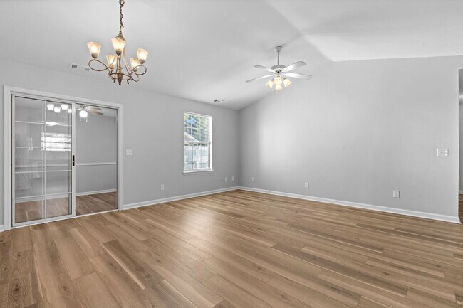 Building Photo - 3 Bedroom 2 bath home on a corner lot in the Telfair community