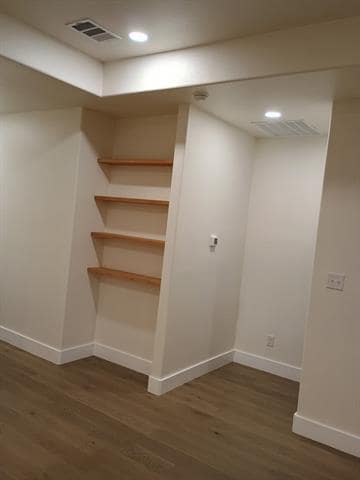 Building Photo - 528 Pettit Dr