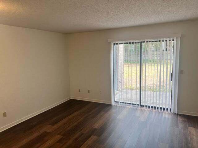 Building Photo - "Charming 2-Bedroom Townhouse in Fort Walton Beach!"