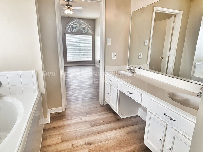 Building Photo - 2715 Sailors Moon Dr