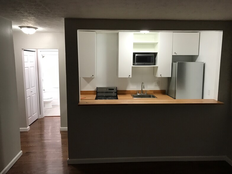 Building Photo - 2116 Kemper Ln