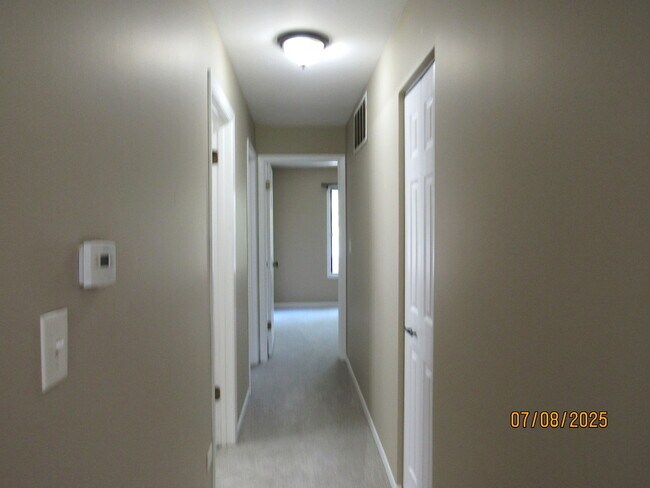 Building Photo - 950 Cumberland Ct
