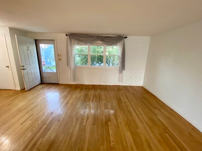 Building Photo - C3 Franklin Square