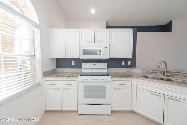 Building Photo - 7033 Hammock Trace Dr