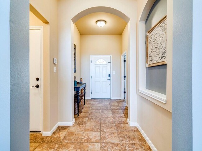 Building Photo - 9605 Pasatiempo Dr