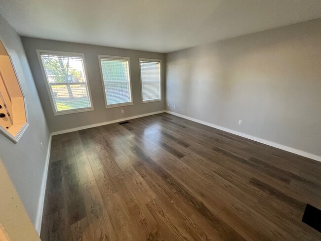 Building Photo - 1713 Tara Cir