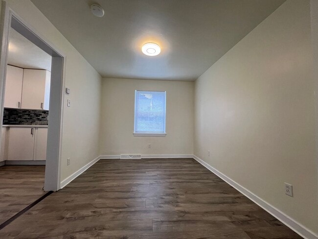 Building Photo - Updated 2BR house with off street parking!