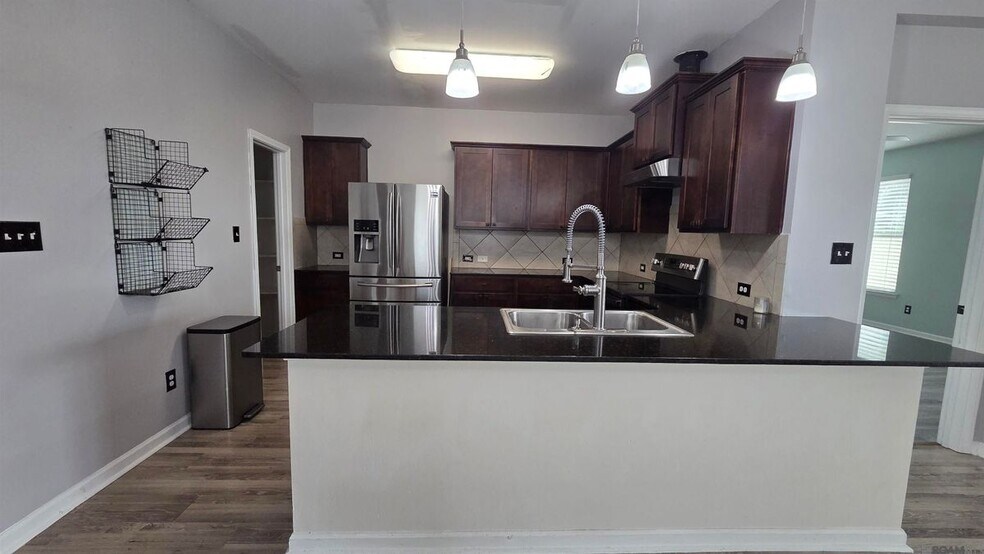 Building Photo - 583 Fall River Dr