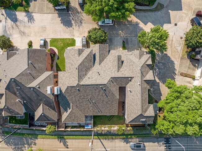 Building Photo - 1014 Enclave Square N