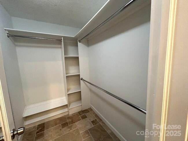 Building Photo - 10316 Whitethorn Dr