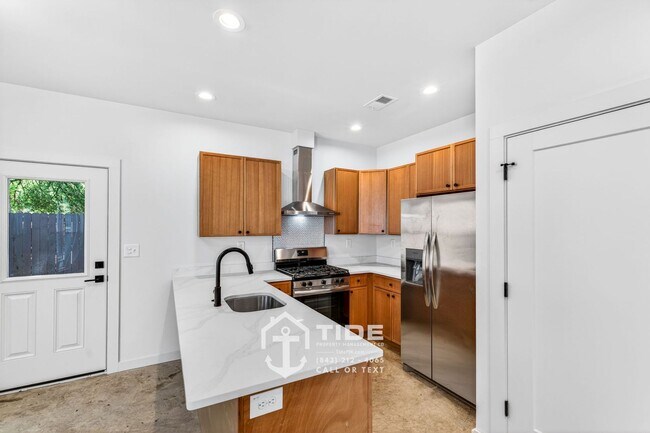 Building Photo - Modern Living Minutes from Park Circle