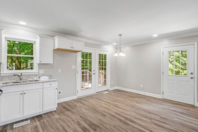 Building Photo - Great Location off of South Holden Road. 3 Bedroom 2 Bathroom Home.