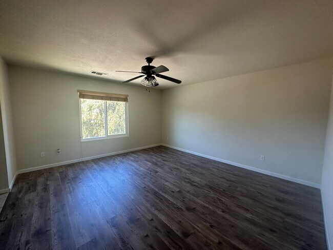 Building Photo - 1227 Kingfisher Dr