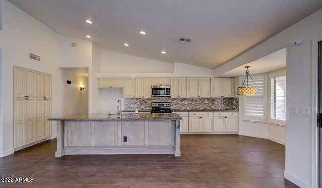 Building Photo - 6960 W Villa Hermosa