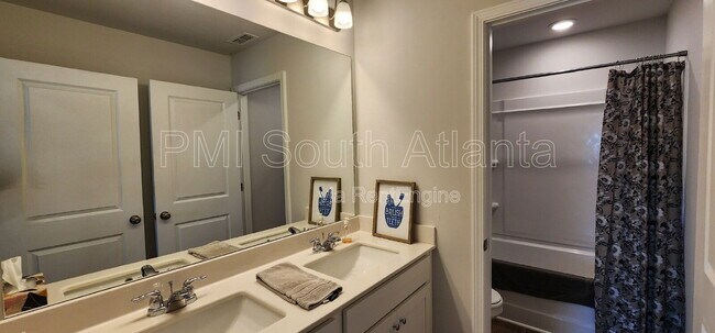 Building Photo - 7124 Timberland Trl