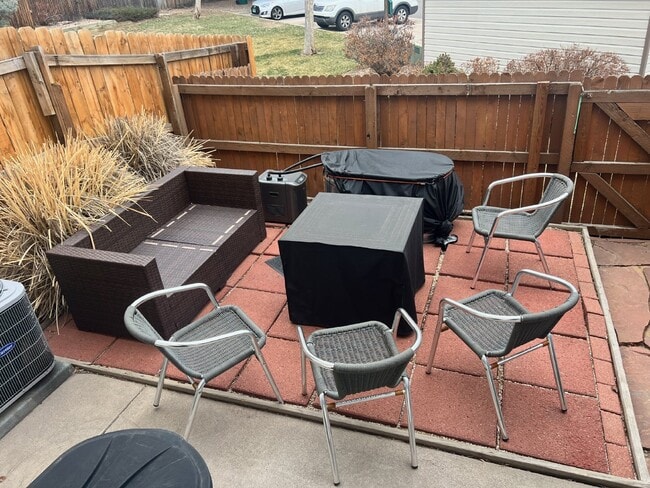 Building Photo - Beautiful townhome is Crown Point II!