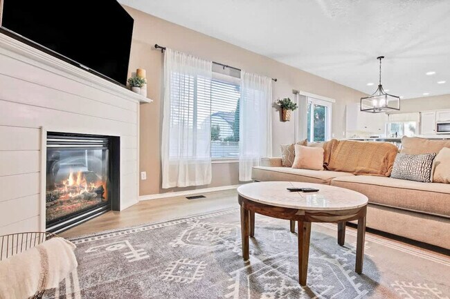 Building Photo - 2933 W Tubac Dr