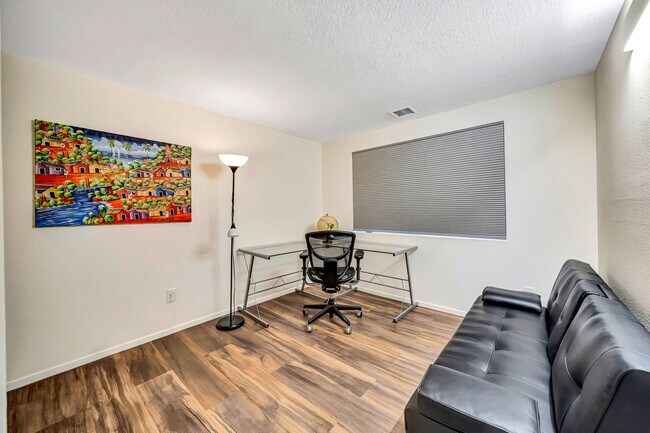 Building Photo - 30428 Penrod Dr
