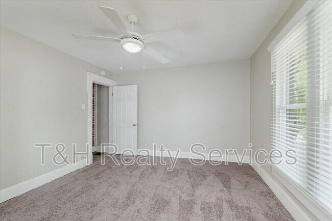 Building Photo - 1134 Lasalle St