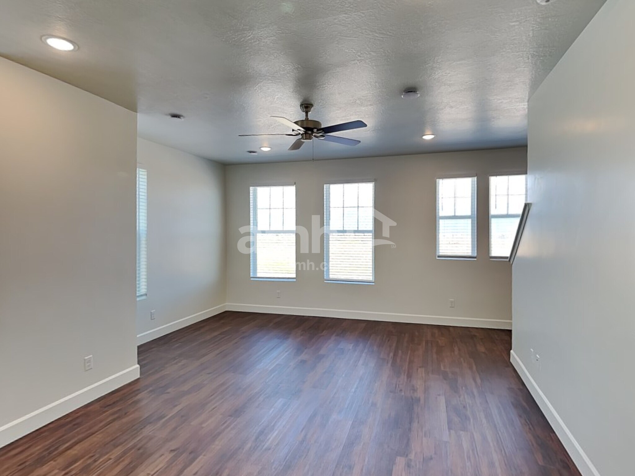 Building Photo - 11022 S Trocadero Ave