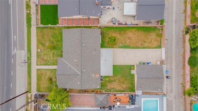 Building Photo - 6933 Fallbrook Ave