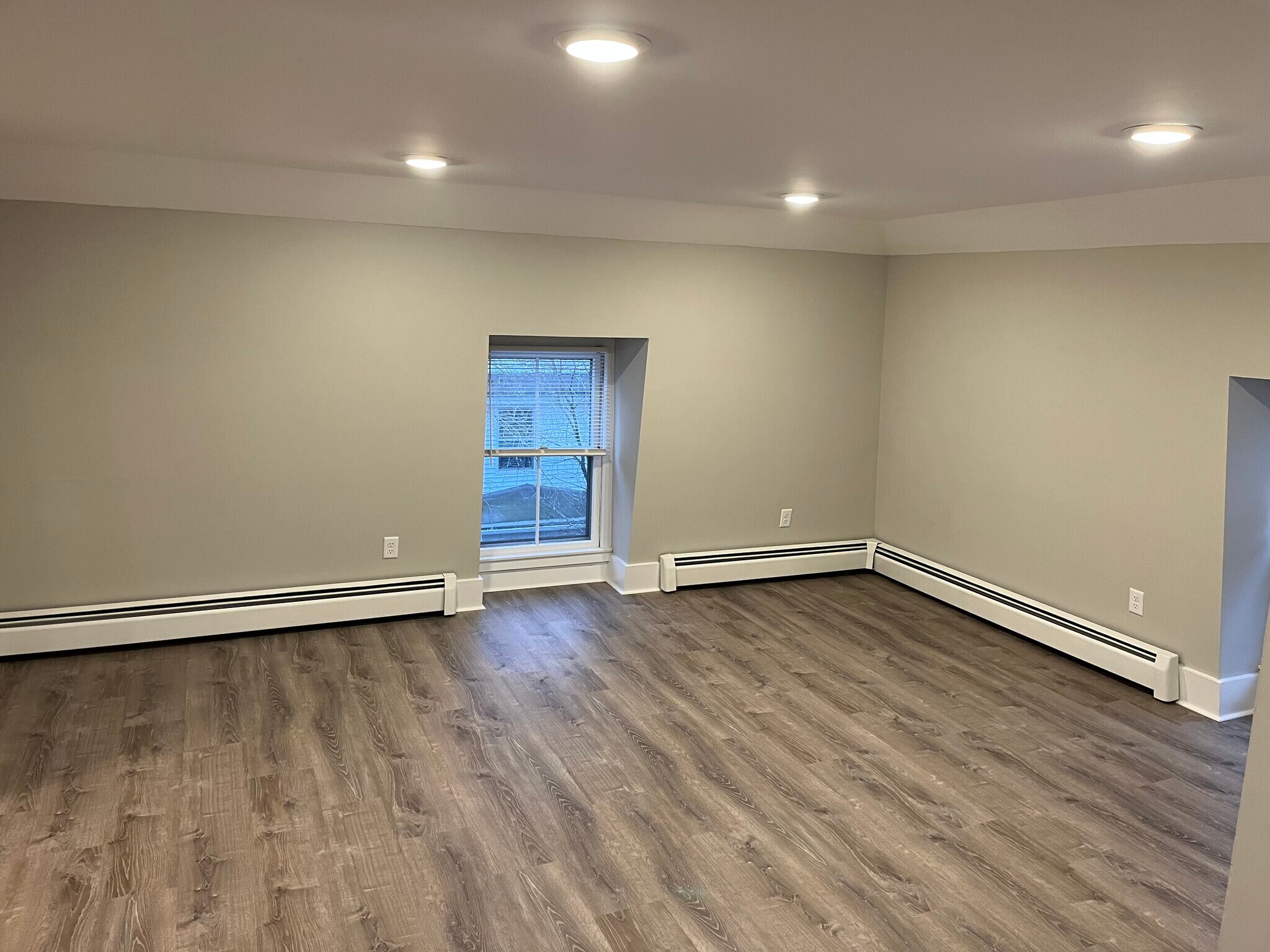 Building Photo - 37A Maple Ave