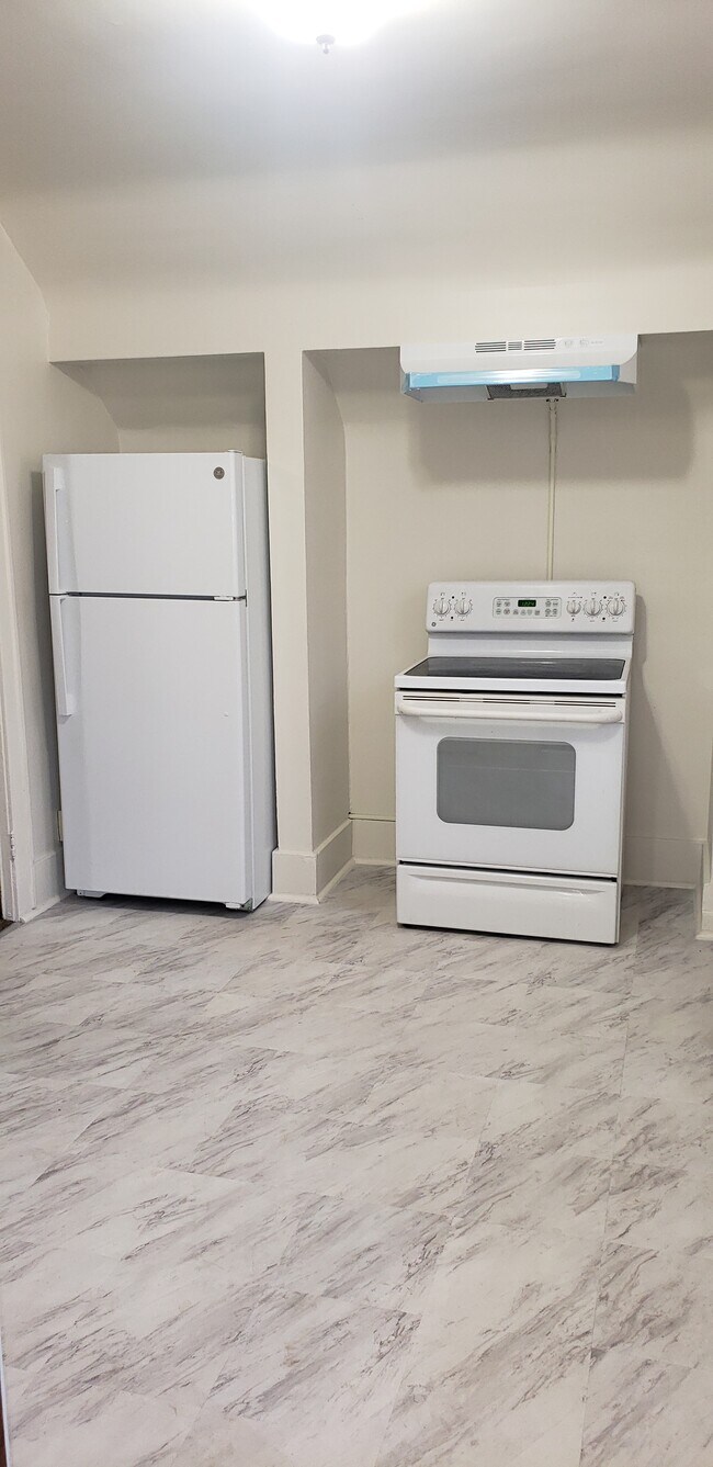 kitchen - 7651 Freda St