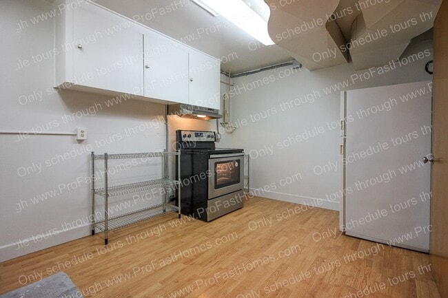 Building Photo - 160 SW Towle Ave