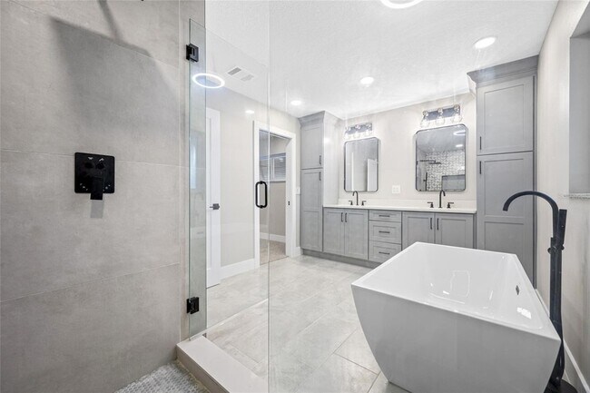 Building Photo - 1029 Bal Harbour Dr