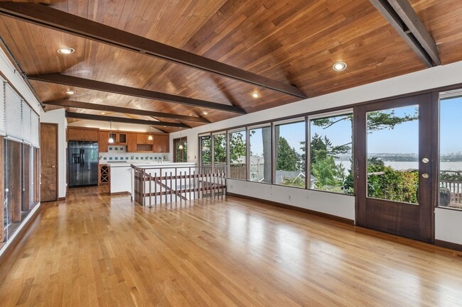 Building Photo - 4Bd/2.75Ba Seattle House