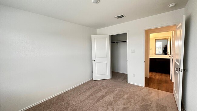 Building Photo - 606 Arnage Dr