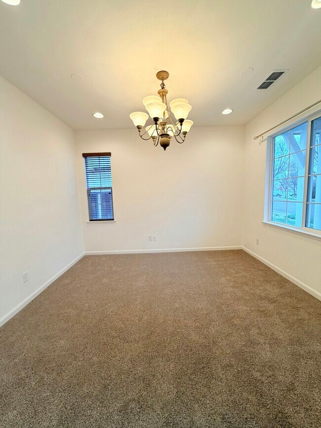 Building Photo - 252 W Terraza Way