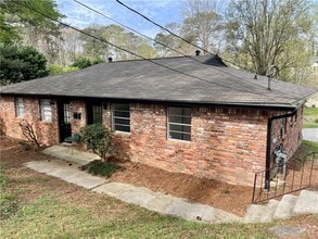 Building Photo - 2908 Skyland Dr NE