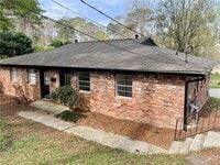 Building Photo - 2908 Skyland Dr NE