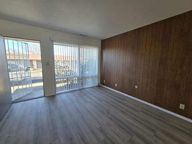 Building Photo - 873 NE Alameda Ave