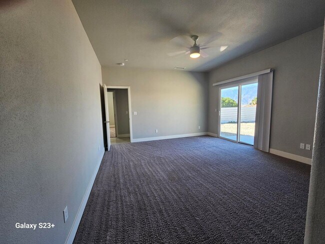 Building Photo - CHARMING NEWER CONTEMPORARY 3 BED/2 BATH AVAILABLE NOW