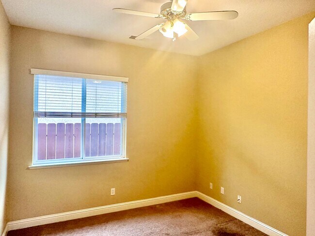 Building Photo - Stunning5 Bedroom North Fresno Granville