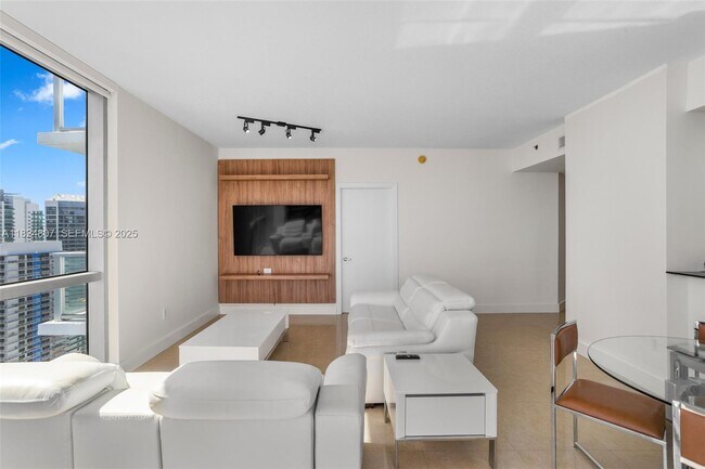 Building Photo - 1060 Brickell Ave